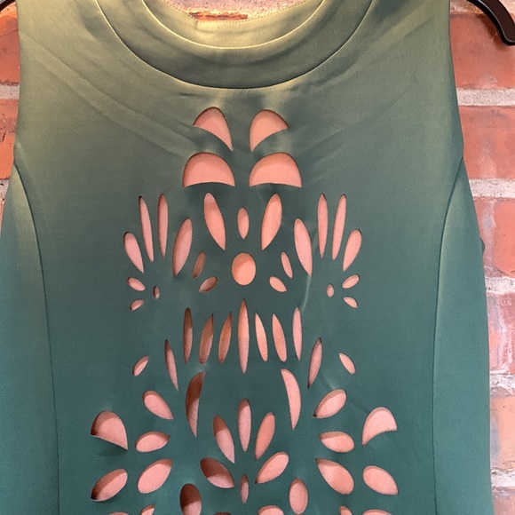 Aryeh Laser Cut Shift Medium - Picture 2 of 9